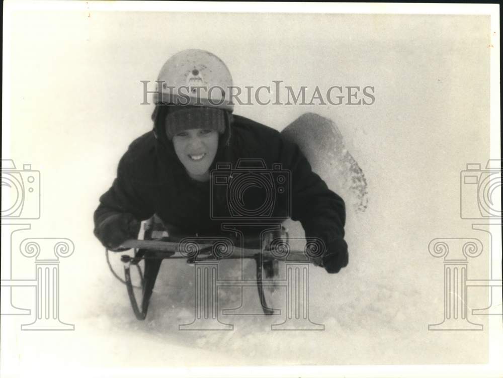 1986 Press Photo Keith Thomas Sledding down Hill on Flexible Flyer Sled- Historic Images