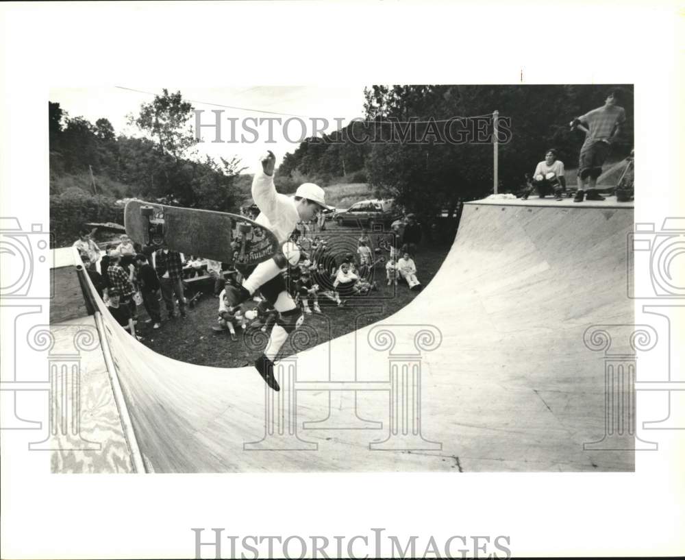1990 Press Photo Benji Read Skateboarding on Half Pipe Ramp at Competition- Historic Images