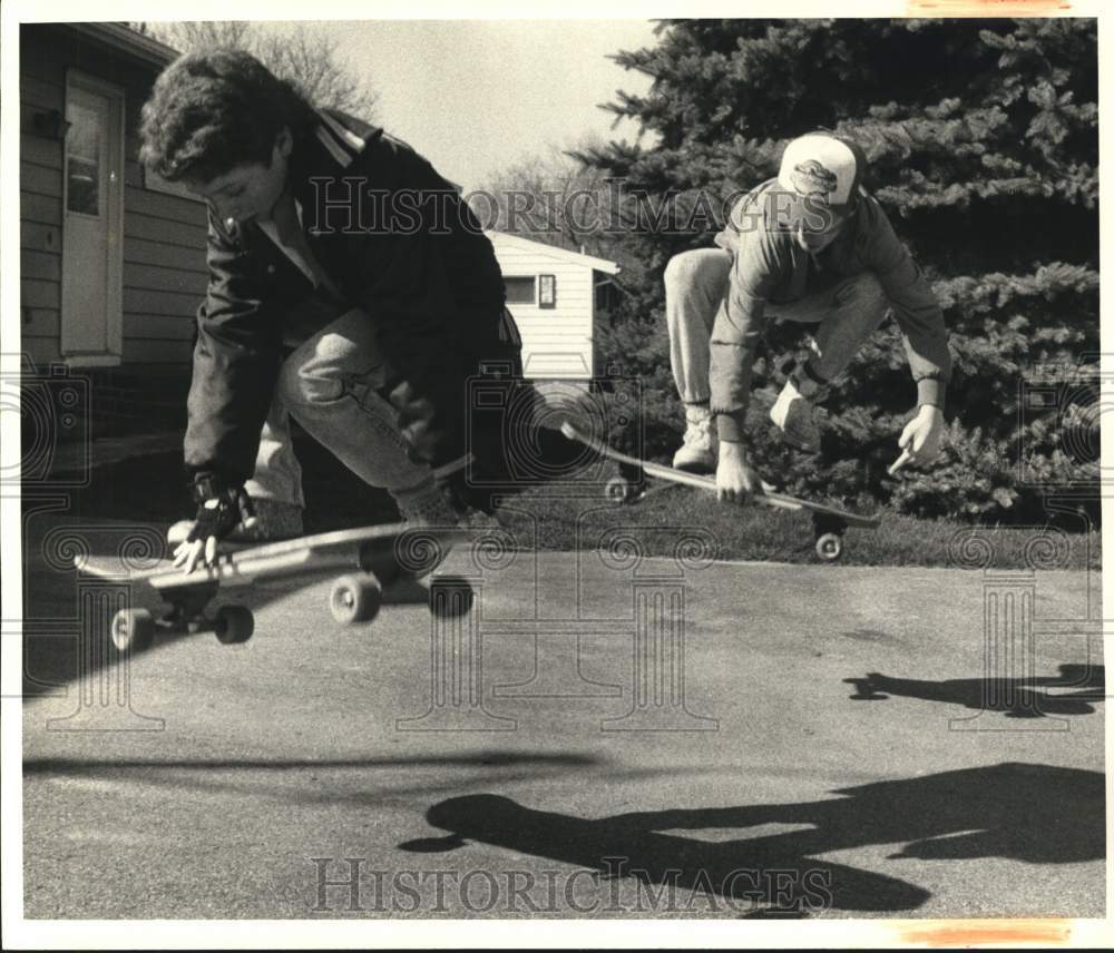 Press Photo Skateboarders Travis Williams and Sean Neagle Perform Ollie Trick- Historic Images