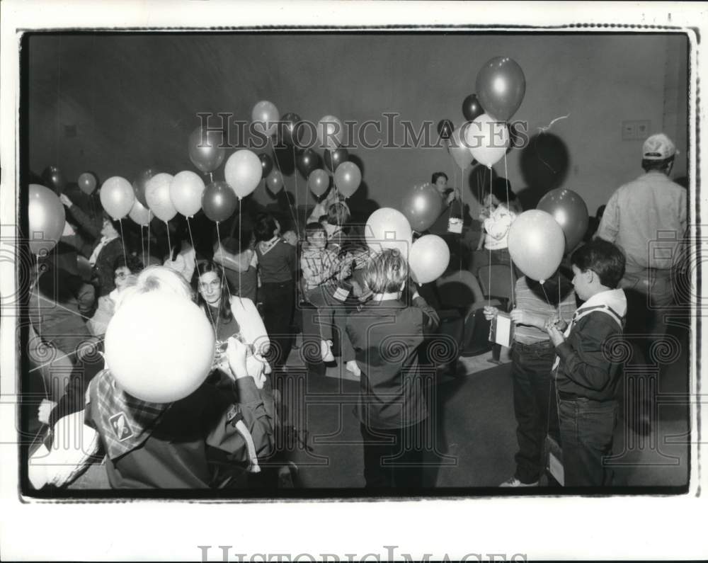 1986 Press Photo Marcellus Boy Scouts with Balloons in New York at Event- Historic Images