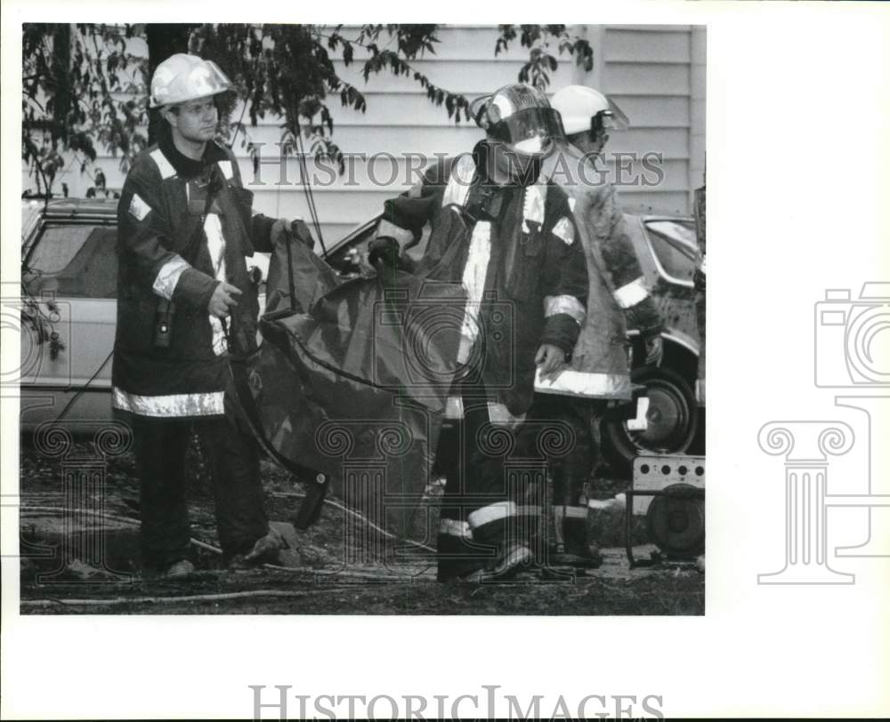 1991 Press Photo Members of the Syracuse Fire Department work New York Fire- Historic Images