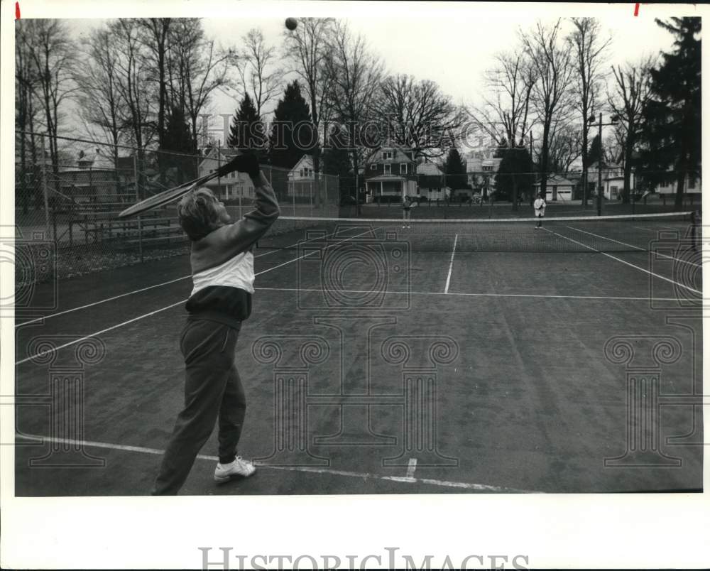 Press Photo Woman Serving on Tennis Court - sya65165- Historic Images