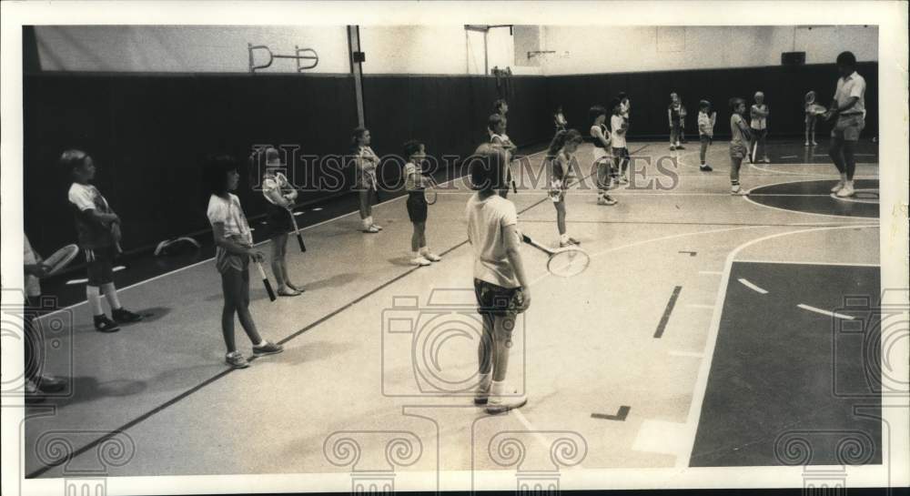 1986 Press Photo Children at Bellevue Elementary School Summer Tennis Program- Historic Images