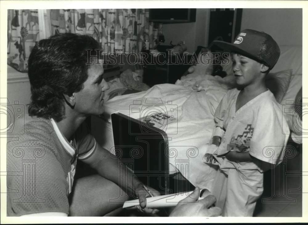 1988 Press Photo Chiefs&#39; Jack O&#39;Connor visits the Upstate Medical Center Patient- Historic Images