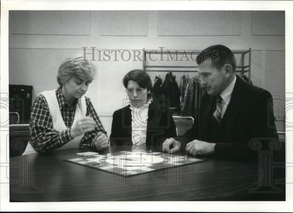 1986 Press Photo Fayetteville-Manlius High School Band Director, Women play Game- Historic Images