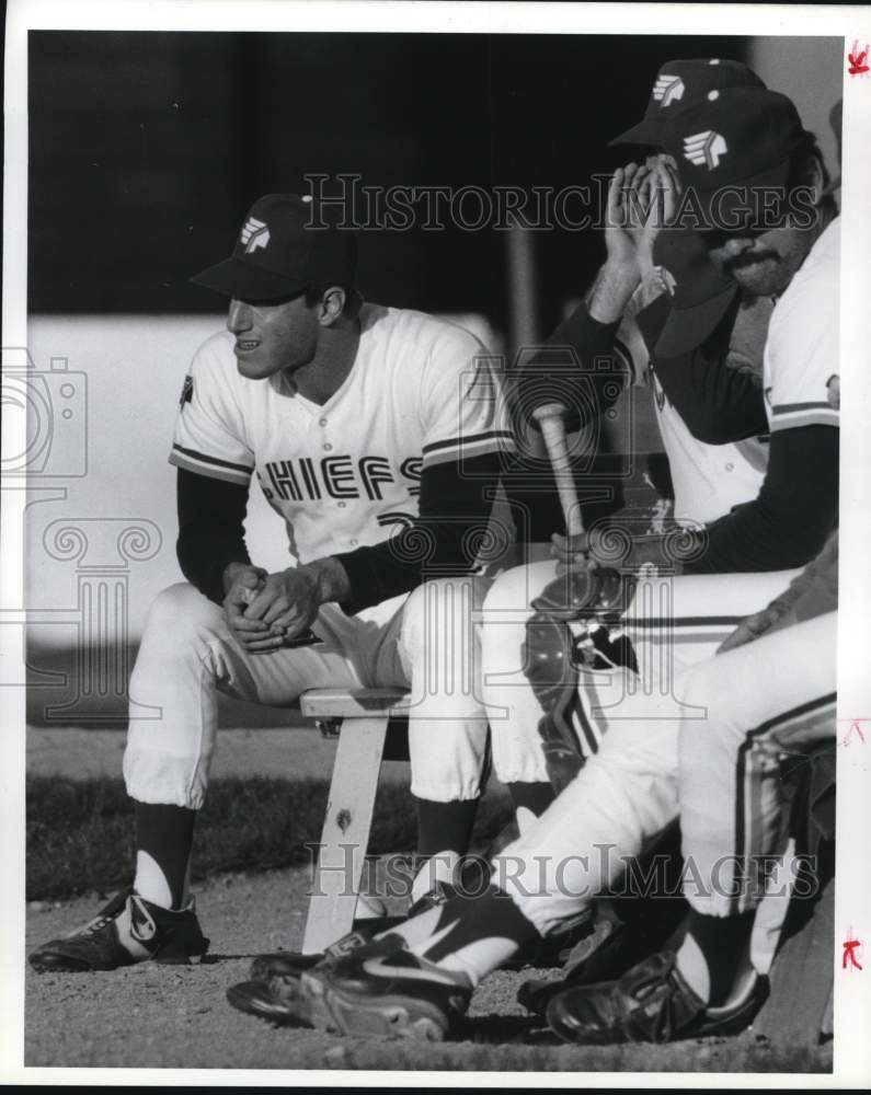 1990 Press Photo Syracuse Chiefs Pitcher Steve Wapnick in MacArthur Stadium- Historic Images