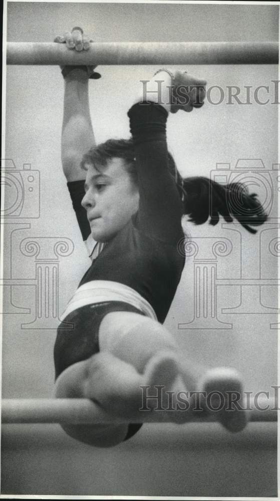 1986 Press Photo Lori Lanagh on uneven bars during Gymnastics, West Genesee- Historic Images