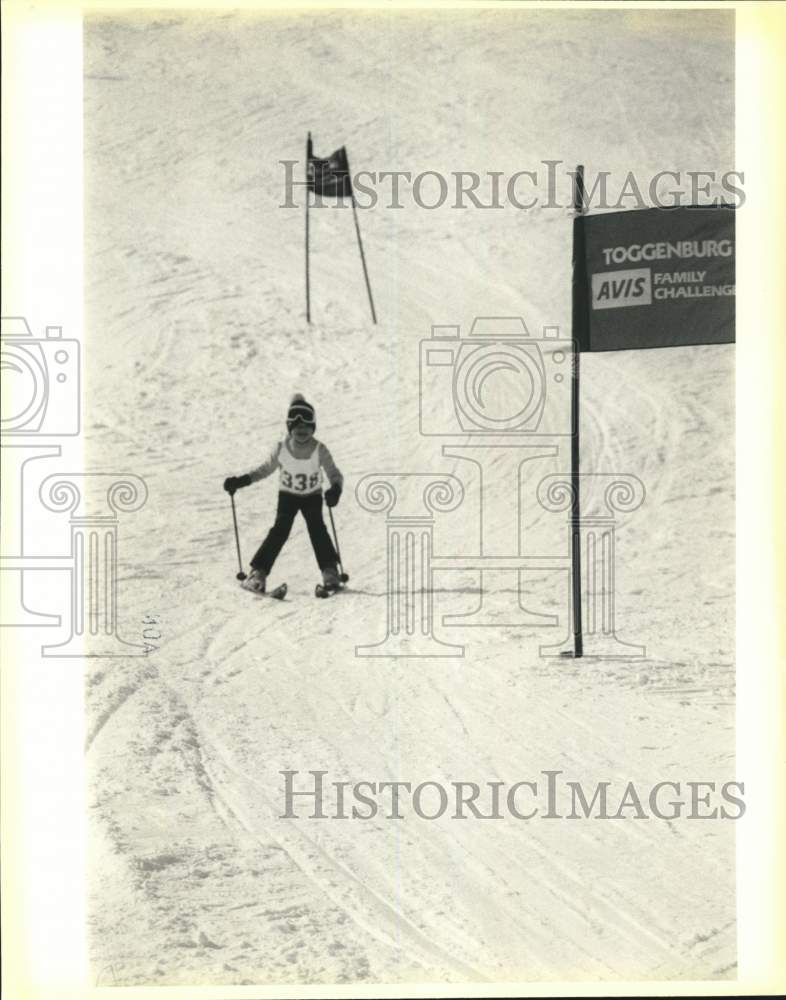 1990 Press Photo Child Skiing at Toggenburg Ski Center Avis Family Challenge- Historic Images
