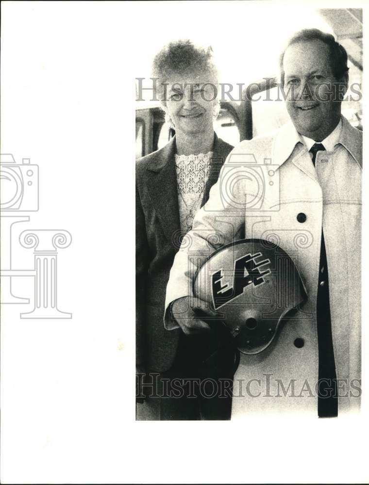 1984 Press Photo Clarence Oldenburg and wife Kay at Football Game - sya66818- Historic Images