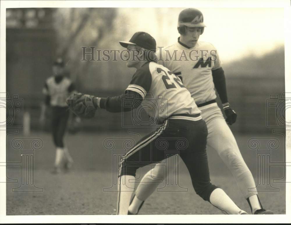 1987 Press Photo Onondaga Community College Baseball Player Kyle Koester at Game- Historic Images