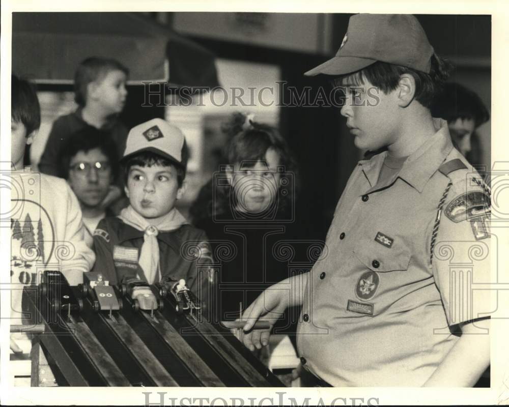 1988 Press Photo Boy Scout Pat Burns at Fingerlakes Mall Pine Wood Derby- Historic Images