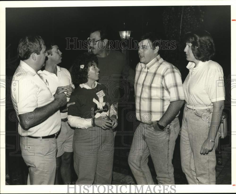 1989 Press Photo Syracuse Ski Hawks Gather at Sugar Mill in Syracuse - sya67662- Historic Images