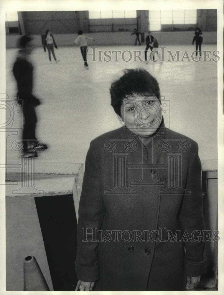 Press Photo Alice King at Nottingham Pool Ice Skating Rink - sya69552- Historic Images