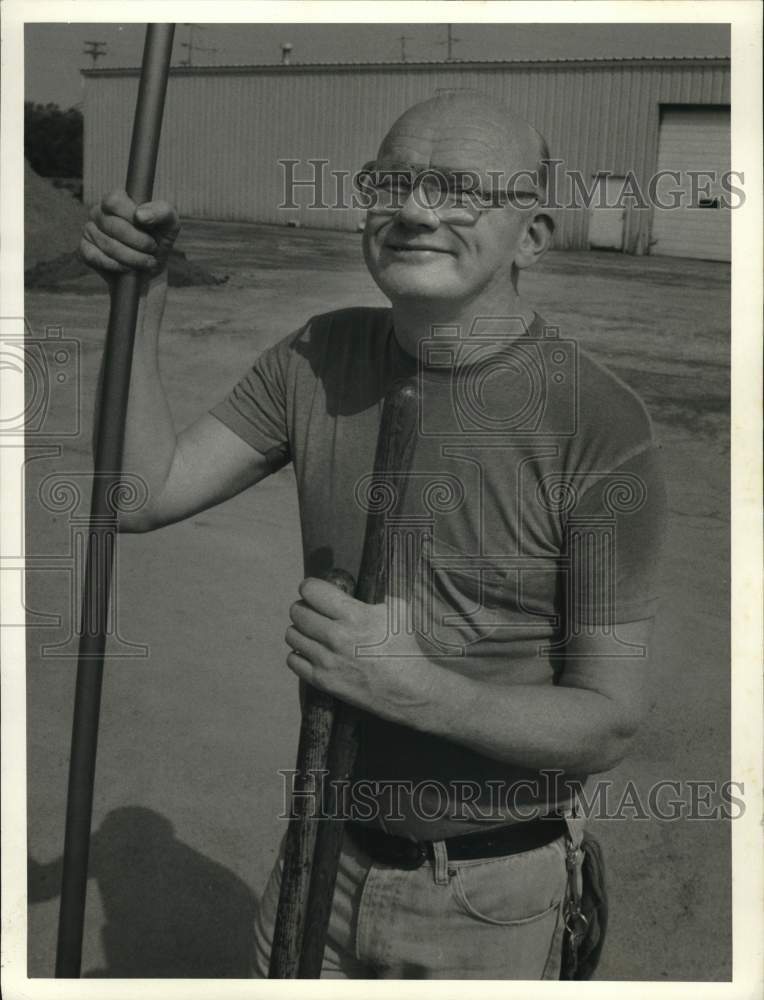 1987 Press Photo Bob Kolakowski, Salina Highway Department Worker at Garage- Historic Images