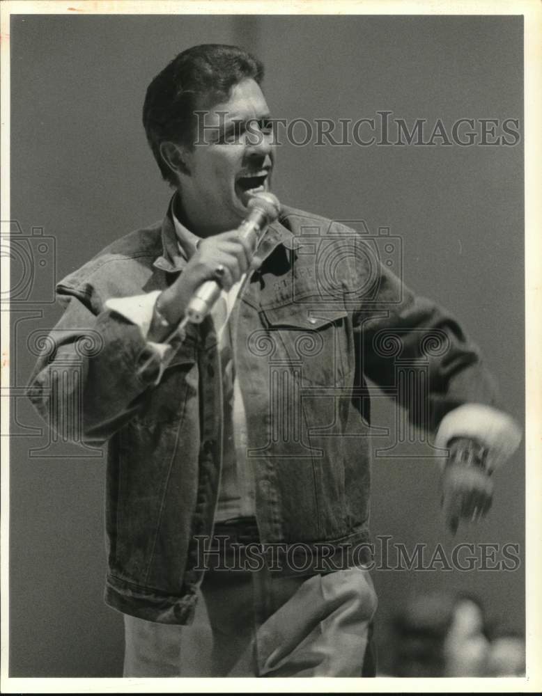 1988 Press Photo New York-Morton Downey Jr. at Schine Center - sya69856- Historic Images