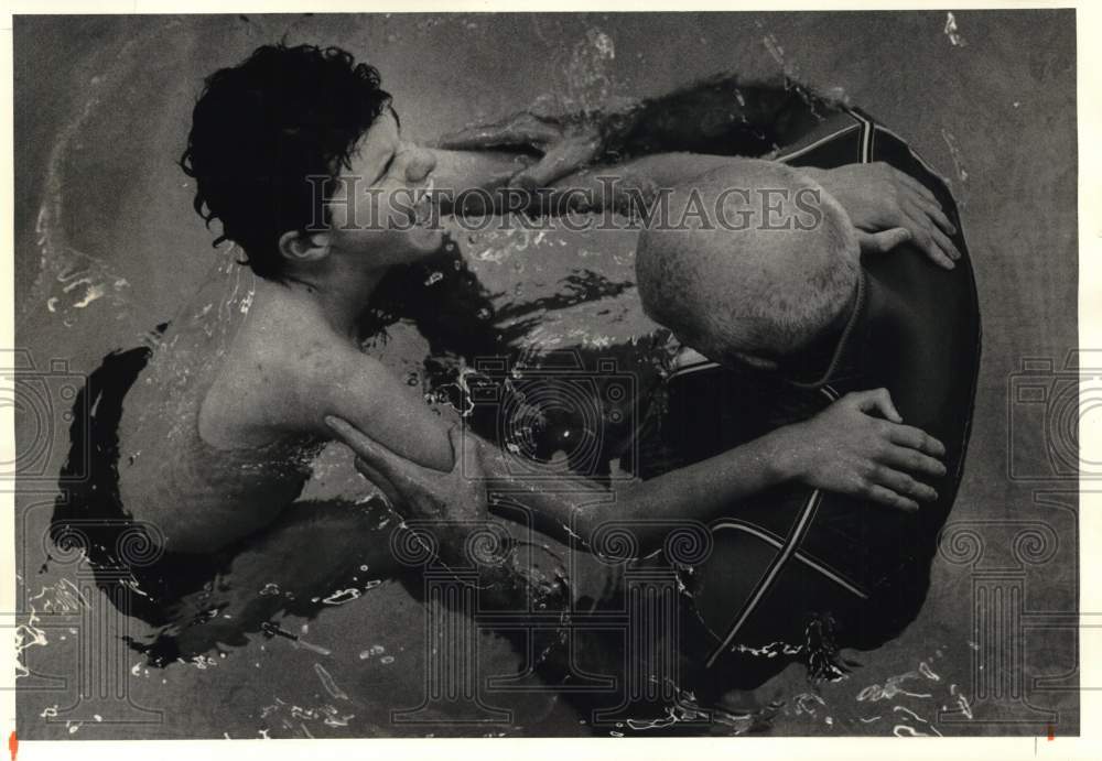 1984 Press Photo Chris Shaw in Pool Therapy with Mark Randall from Red Cross- Historic Images