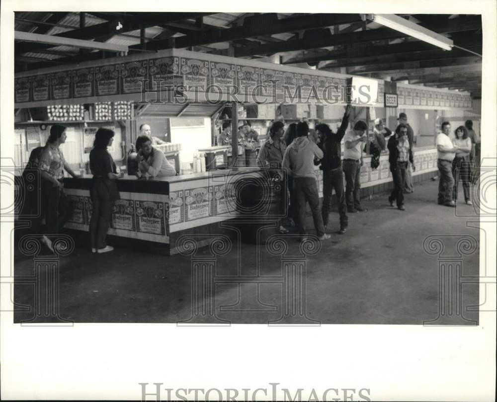 1985 Press Photo People at Concession Stand during Minoa Firemen&#39;s Field Days- Historic Images