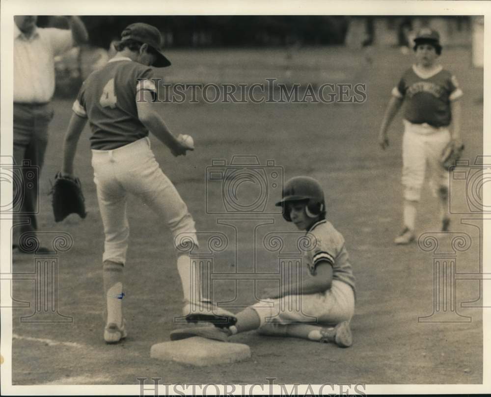 1987 Press Photo Eastwood Little League Baseball Players with Syracuse Savings- Historic Images