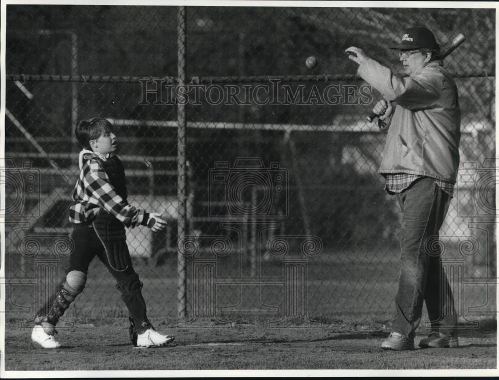 1987 Press Photo Little League Baseball Catcher Sean Denmark and Coach- Historic Images