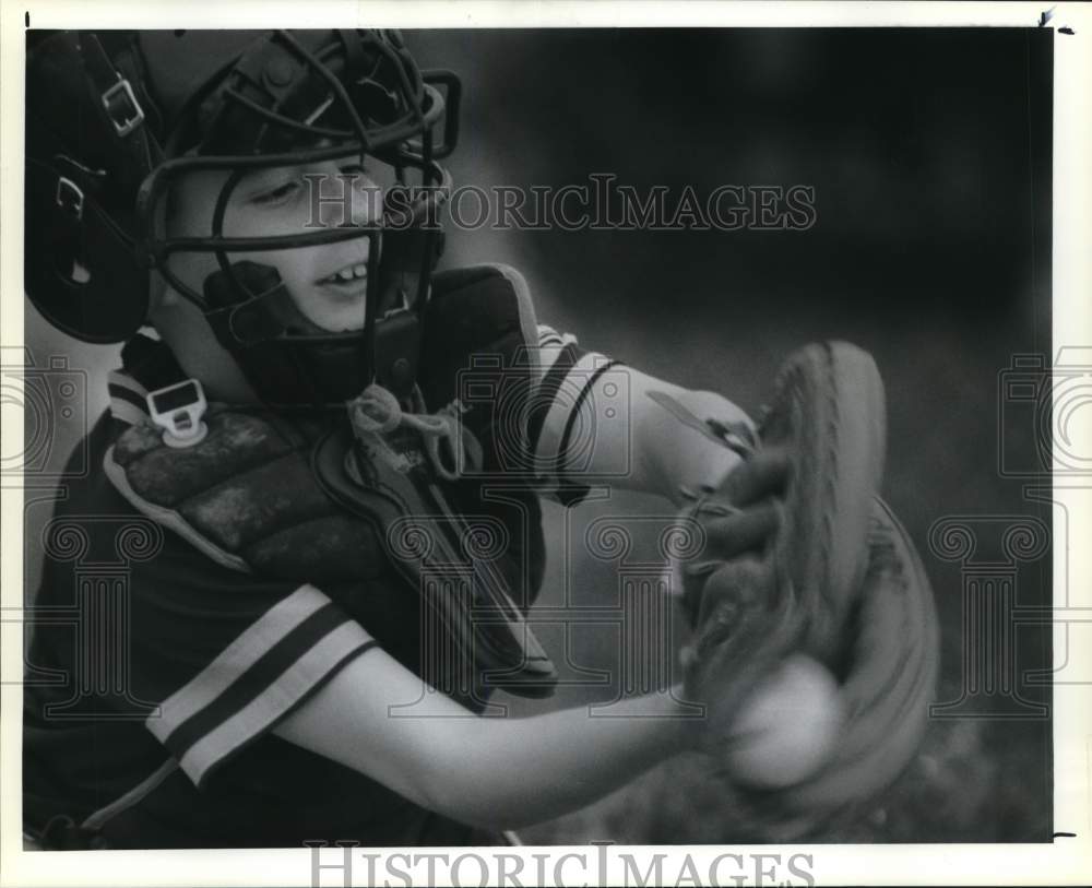 1990 Press Photo Catcher Aaron Osier snags a pitch at Little League Baseball- Historic Images