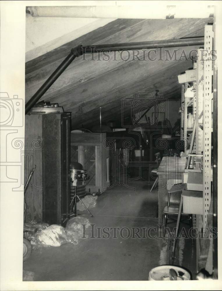 1984 Press Photo Elmwood Elementary School Basement with Instruments, Supplies- Historic Images