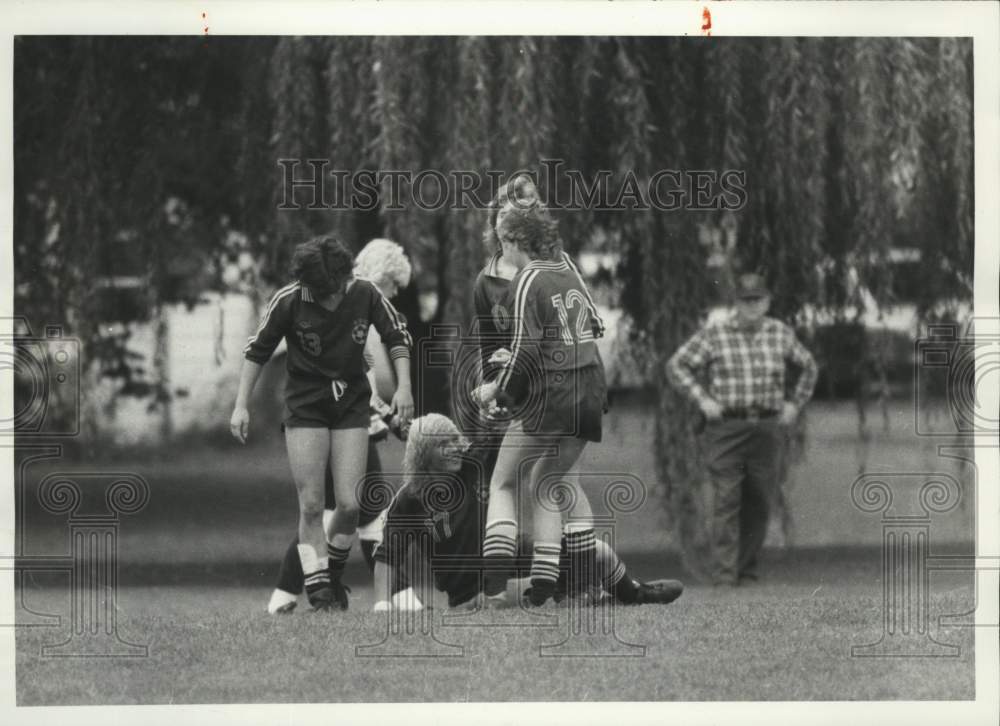 1986 Press Photo Altmar-Parish-Williamstown Girls Soccer Players at Game- Historic Images