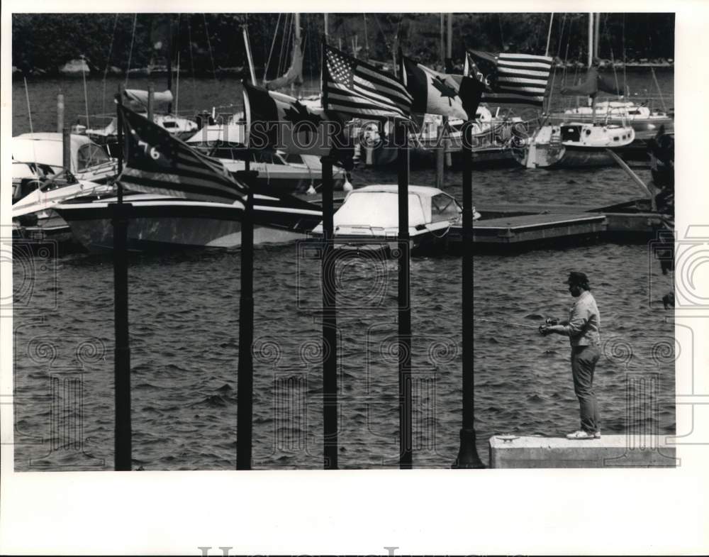 Press Photo Oswego-Man fishing at Wright's Landing on Lake Ontario - sya79309- Historic Images