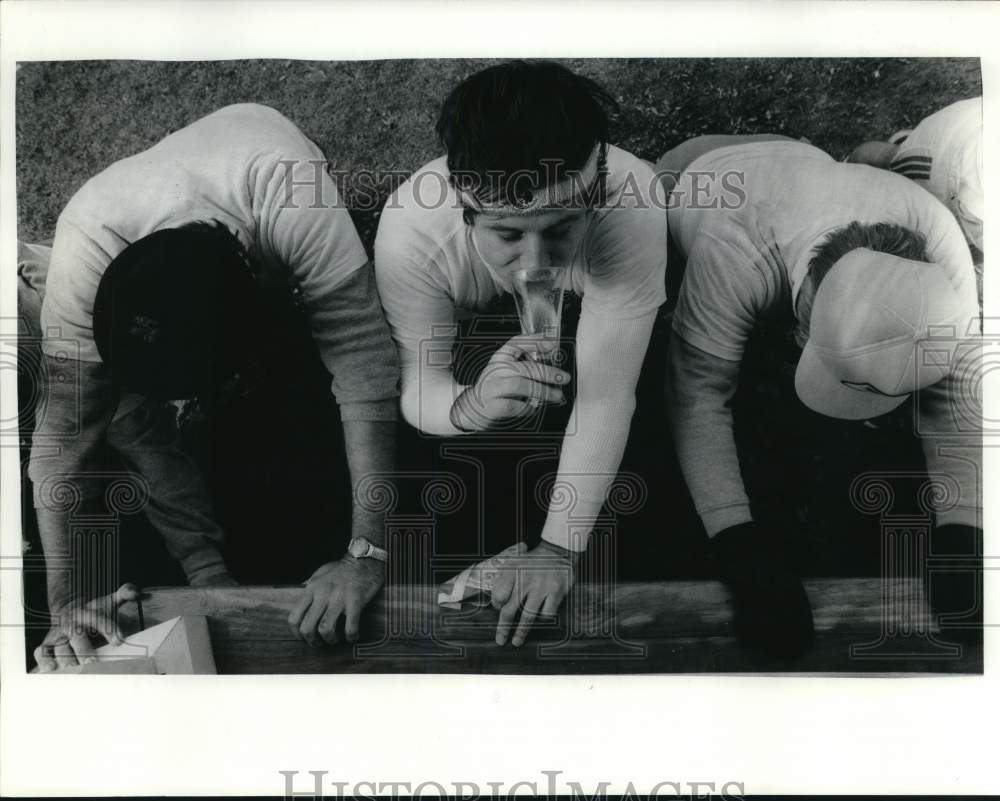 1984 Press Photo Skaneateles-"Short Fat Guys" stretch and drink beer before run- Historic Images