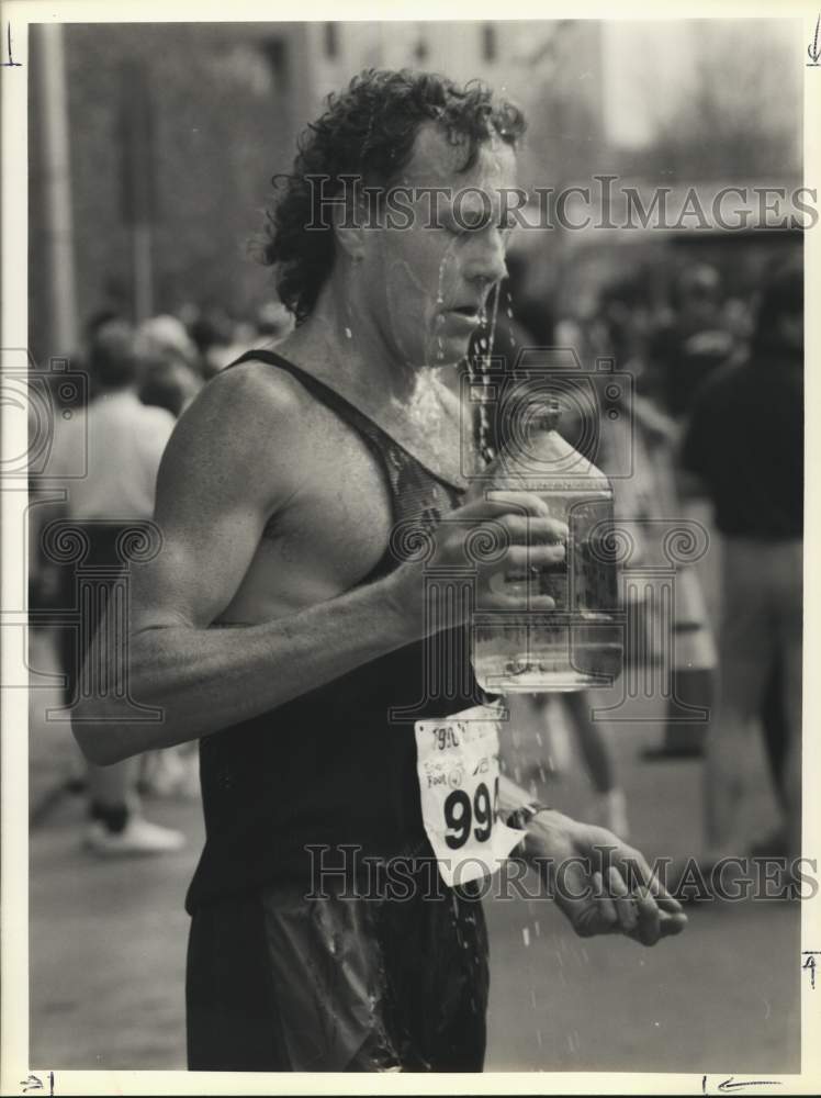 1990 Press Photo Runner Charlie McMullen Wins Syracuse Mountain Goat Race- Historic Images