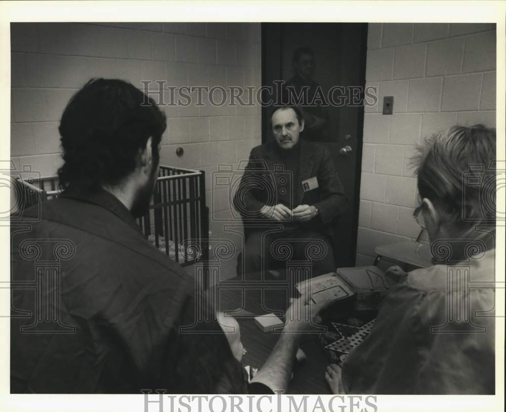 1990 Press Photo Frank Woolever with Inmates at Jamesville Penitentiary- Historic Images