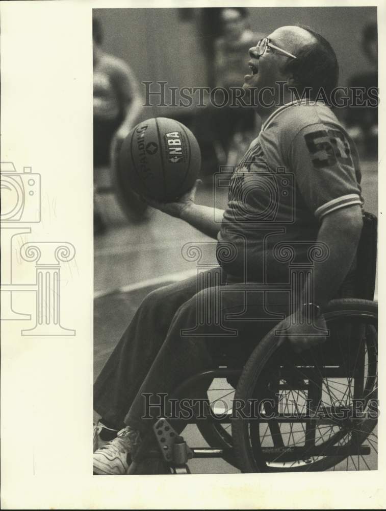 1985 Press Photo Ron Abel at Syracuse Flyers Wheelchair Basketball Practice- Historic Images