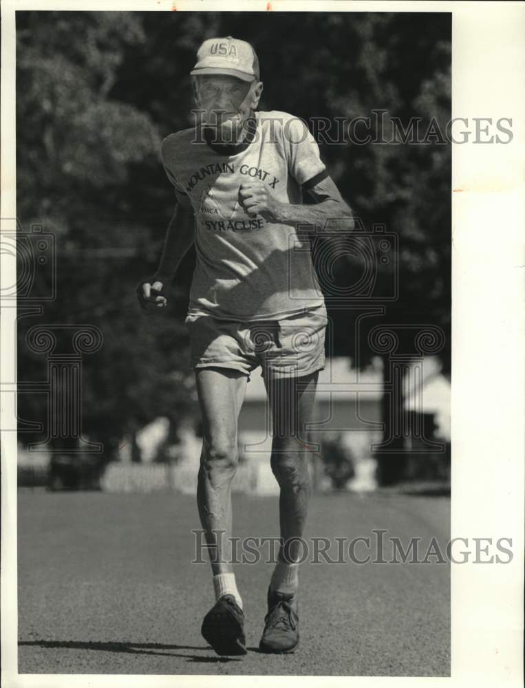 1987 Press Photo Brewerton-Charlie Hackenheimer running by his house.- Historic Images