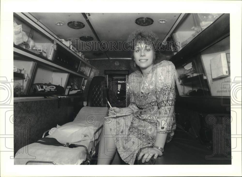 Press Photo Amber Smith inside Ambulance - sya82751