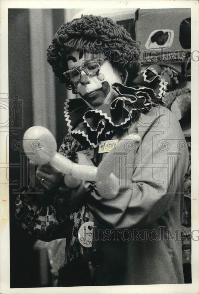 1983 Press Photo "Clowning for Joy" Clown and Preacher Reverend Alan Kinney- Historic Images
