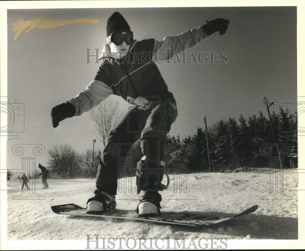 1988 Press Photo Todd Lewis snowboarding at Toggenburg, New York - sya83794- Historic Images