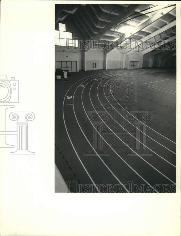 1987 Press Photo Race Track at Colgate University&#39;s Field House, New York- Historic Images