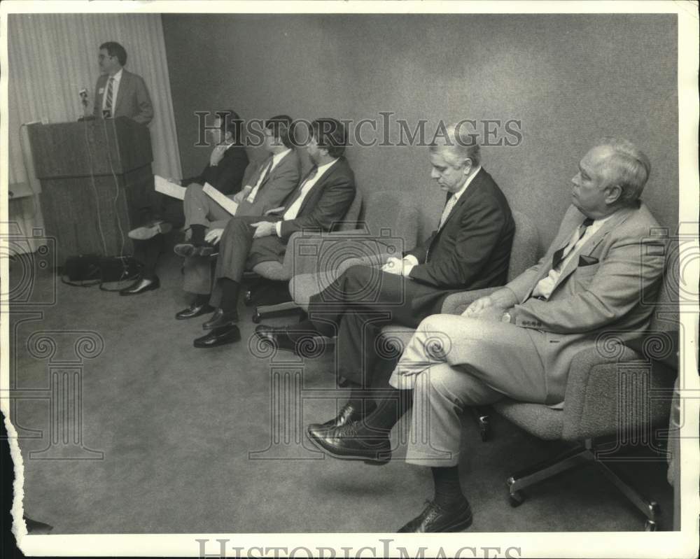 1985 Press Photo Carrier Corporation Marketing Executives at Meeting - sya85601- Historic Images