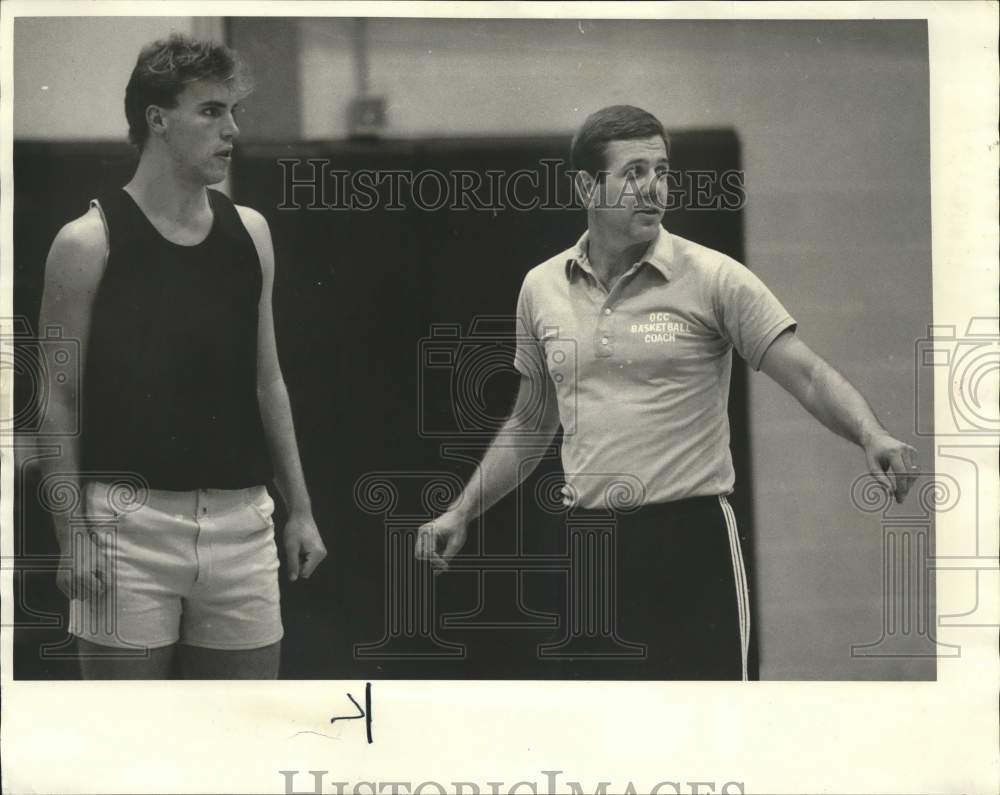 1985 Press Photo Robert "Bob" Karea, OCC Basket ball Coach with Dave Bertrand- Historic Images