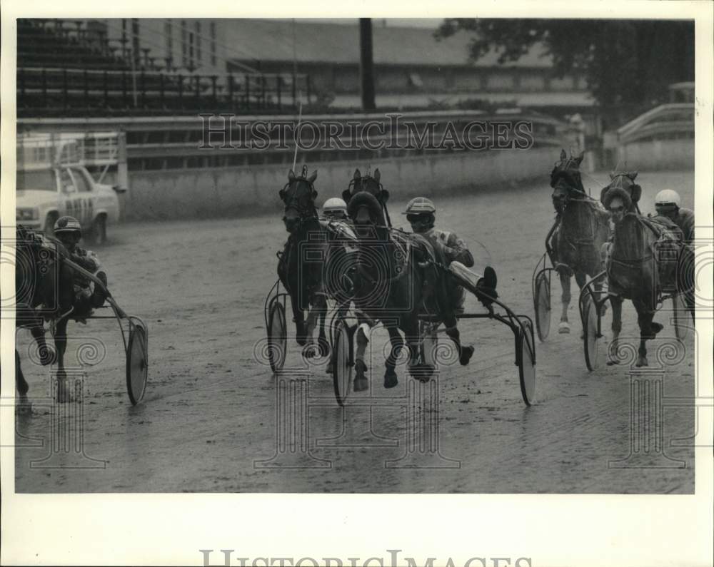 1987 Press Photo Drivers and Horses, Harness Racing at New York State Fairground- Historic Images