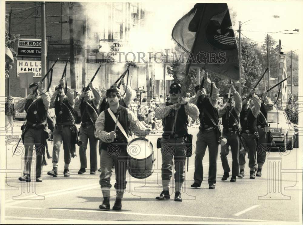 1988 Press Photo New York Volunteer Infantry in Memorial Day Parade in Fulton- Historic Images