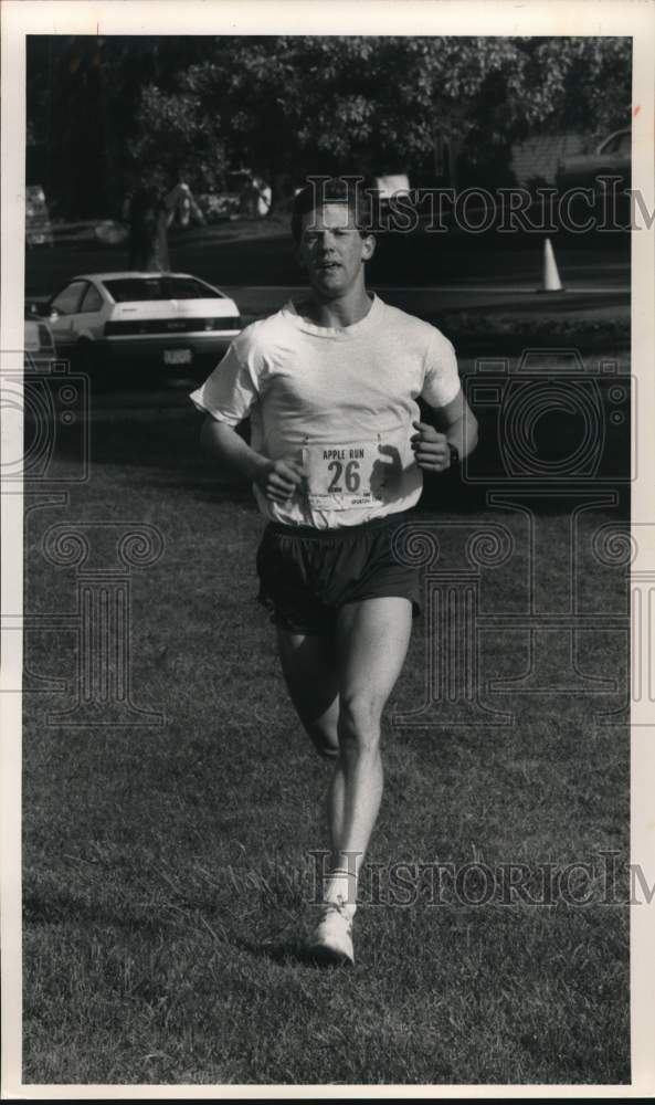 1988 Press Photo Five-Mile run winner at the Lafayette Apple Festival, Tim Ryan- Historic Images