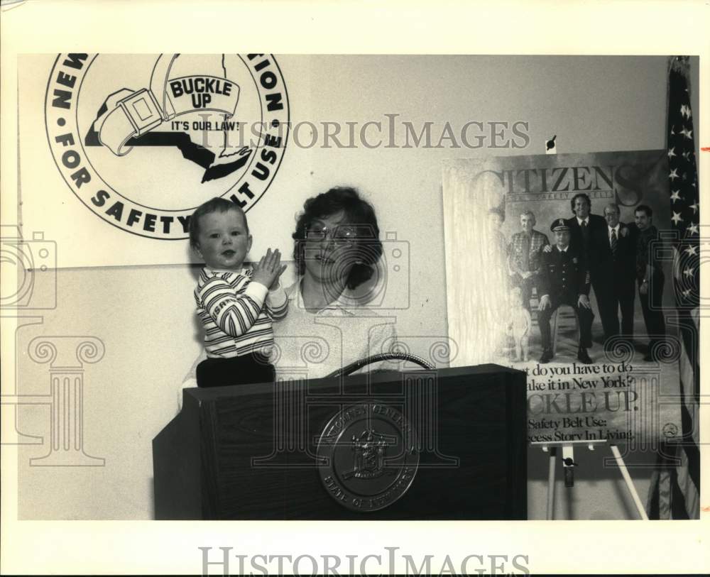 1987 Press Photo Woman and Child at Lectern for Seat Belt Event in New York- Historic Images