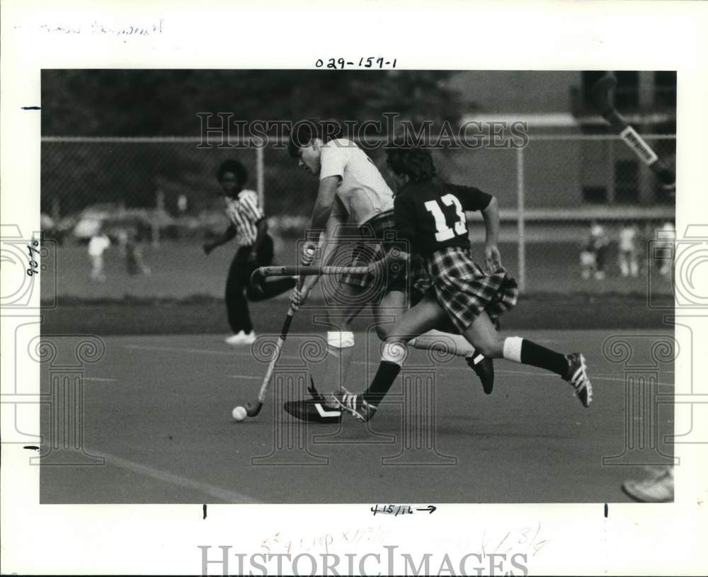 1985 Press Photo New York-Girls playing Field Hockey at University of Rochester- Historic Images