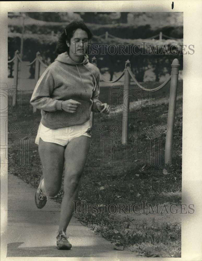 1978 Press Photo Syracuse University Student Jogging on Campus - sya88002- Historic Images