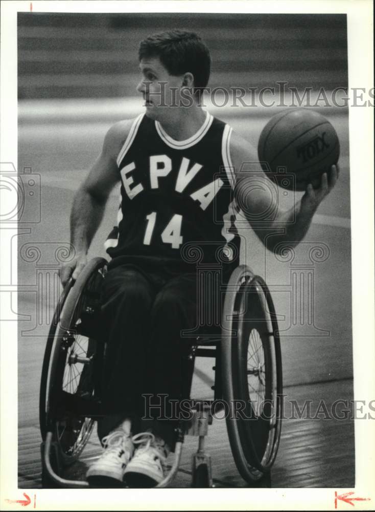 1990 Press Photo John Bateman-Ferry plays Wheelchair Basketball with Syracuse- Historic Images