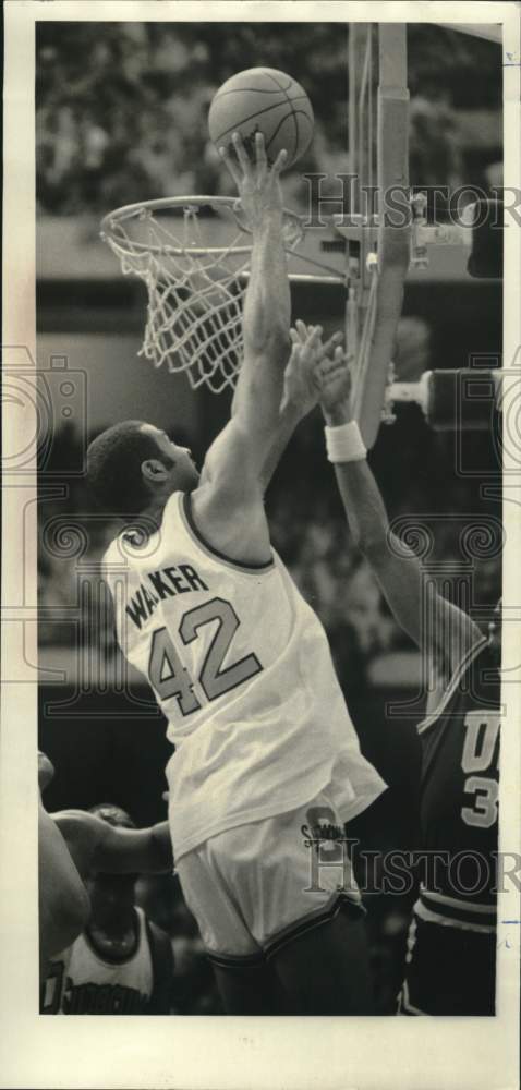 1985 Press Photo Syracuse University Rodney Walker in Basketball Game, New York- Historic Images