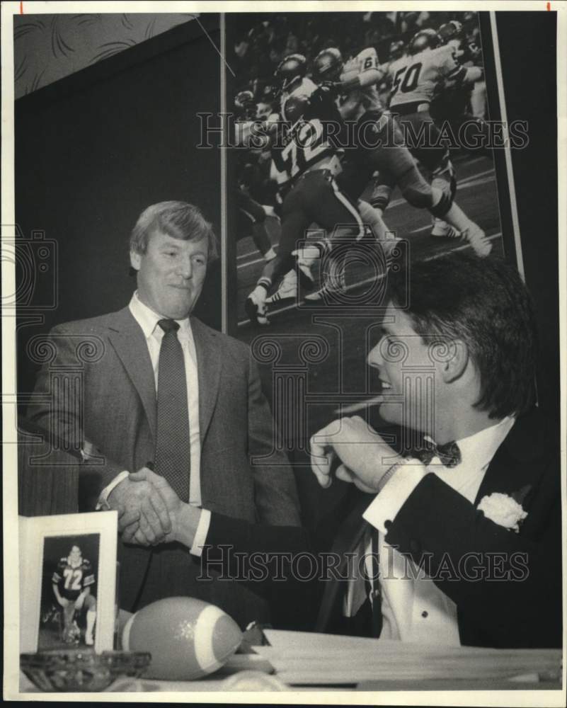 1986 Press Photo Syracuse University George O&#39;Leary with Tim Green- Historic Images