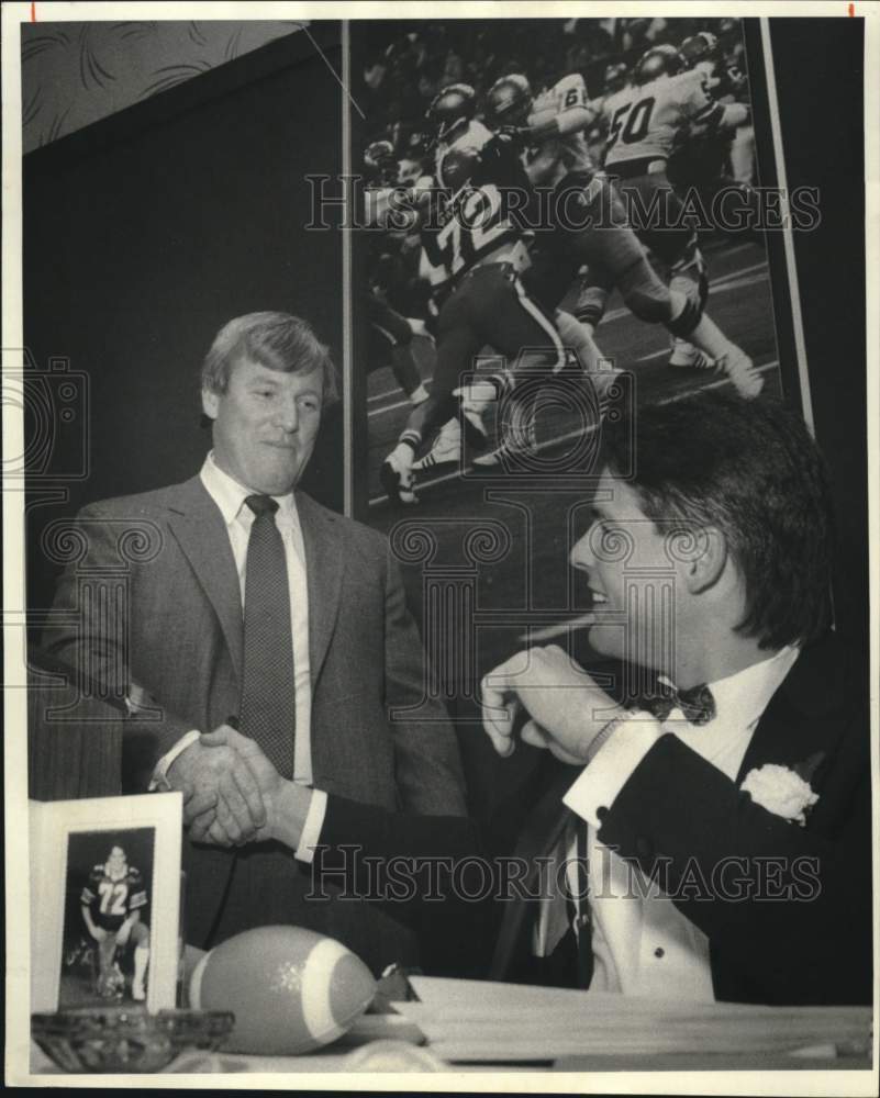 1986 Press Photo Syracuse University George O'Leary with Tim Green- Historic Images