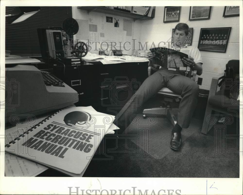 1986 Press Photo Randy Edsall, Syracuse University at Manley Field House- Historic Images