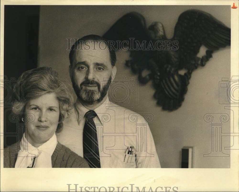 1985 Press Photo Dr. Wayne Amato and Wife, Kathleen in their Living Room- Historic Images